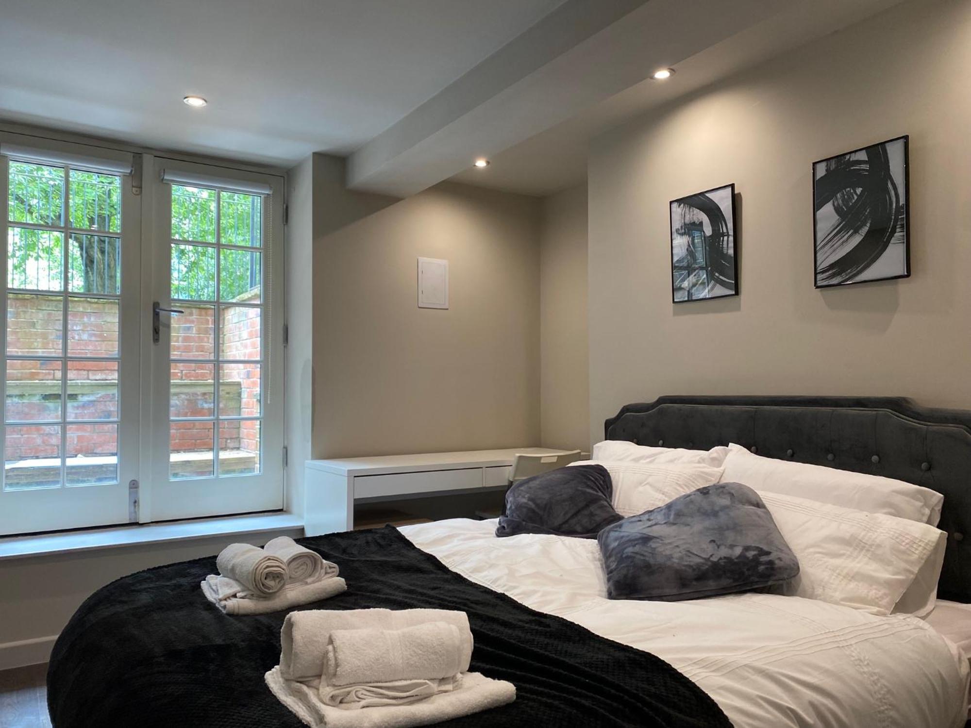 Stunning King Suite Apartment In The Heart Of Leeds City Center Exterior foto