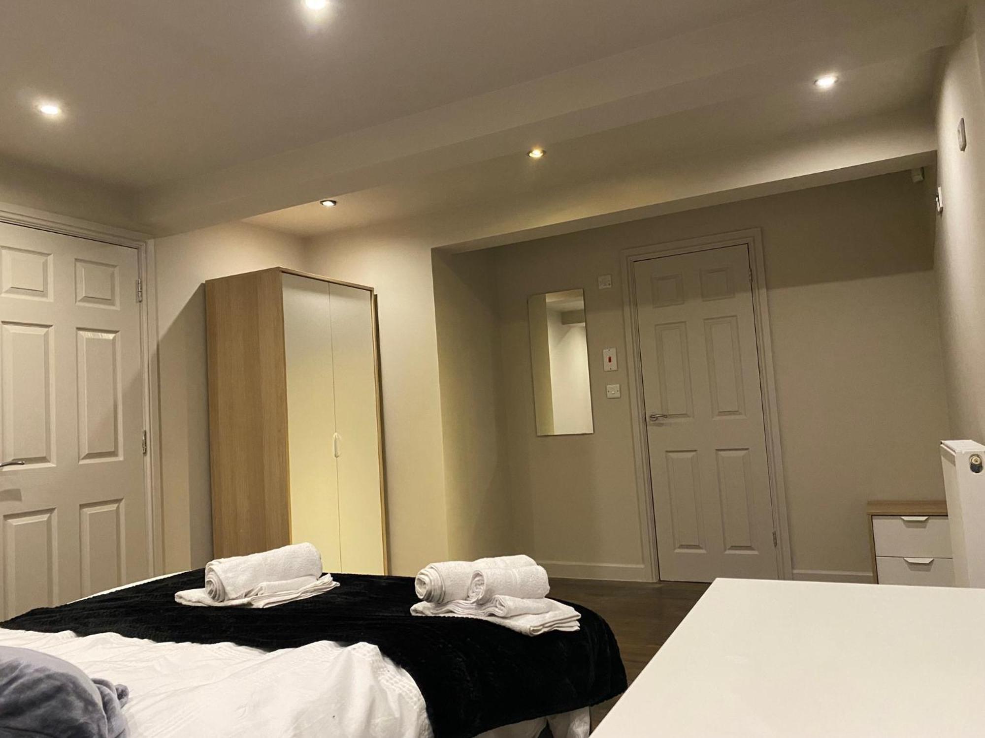 Stunning King Suite Apartment In The Heart Of Leeds City Center Exterior foto